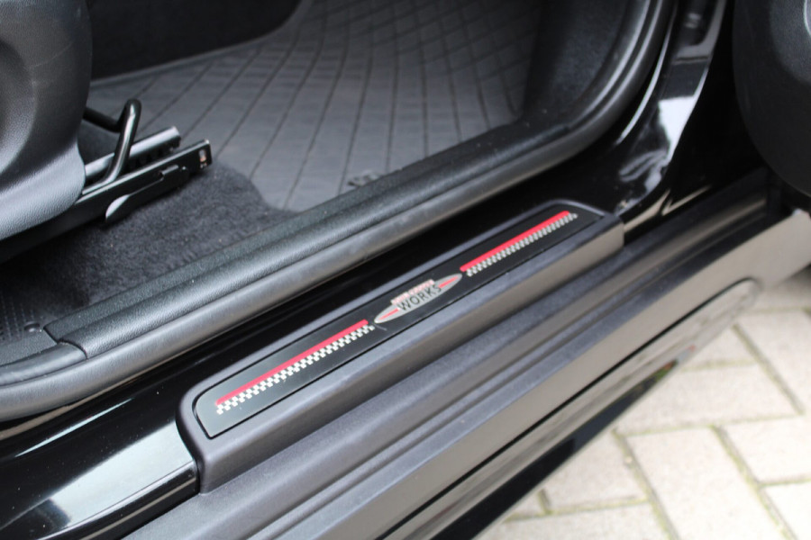 MINI Countryman 2.0 John Cooper Works ALL4 Keyless/Panorama/JCW/Stoelverwarming/Sportstoelen