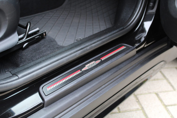 MINI Countryman 2.0 John Cooper Works ALL4 Keyless/Panorama/JCW/Stoelverwarming/Sportstoelen