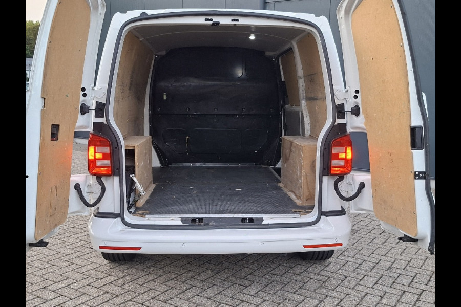 Volkswagen Transporter 2.0 TDI L1H1 * Airco * Parkeersensoren * Cruise Control * 18 INCH WIELEN *