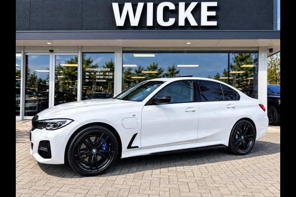 BMW 3-serie 330e High Executive M Pakket Dakje Leder Trekhaak HeadUp