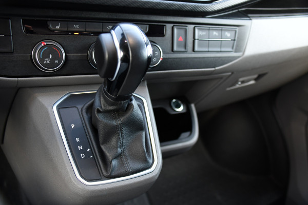 Volkswagen Transporter 2.0 TDI L2H1 Bulli Virtual, Adaptieve Cruise, Camera, Carplay, LED, 150pk, Stoelverwarming, Multimedia, Sensoren, Trekhaak, Uniek!