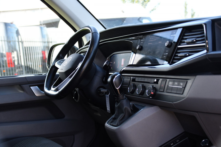 Volkswagen Transporter 2.0 TDI L2H1 Bulli Virtual, Adaptieve Cruise, Camera, Carplay, LED, 150pk, Stoelverwarming, Multimedia, Sensoren, Trekhaak, Uniek!