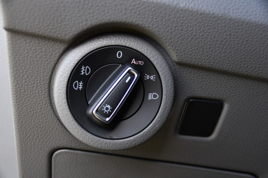 Volkswagen Transporter 2.0 TDI L2H1 Bulli Virtual, Adaptieve Cruise, Camera, Carplay, LED, 150pk, Stoelverwarming, Multimedia, Sensoren, Trekhaak, Uniek!