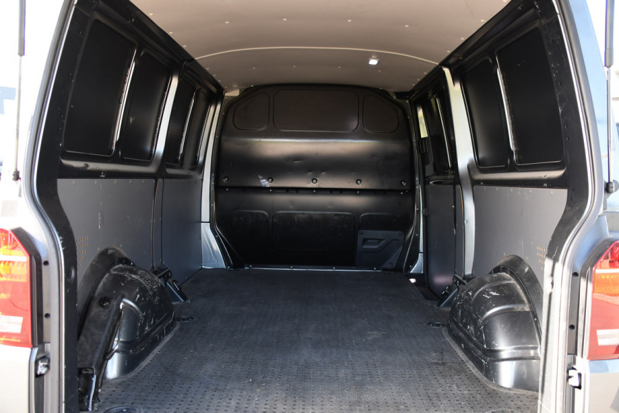 Volkswagen Transporter 2.0 TDI L2H1 Bulli Virtual, Adaptieve Cruise, Camera, Carplay, LED, 150pk, Stoelverwarming, Multimedia, Sensoren, Trekhaak, Uniek!