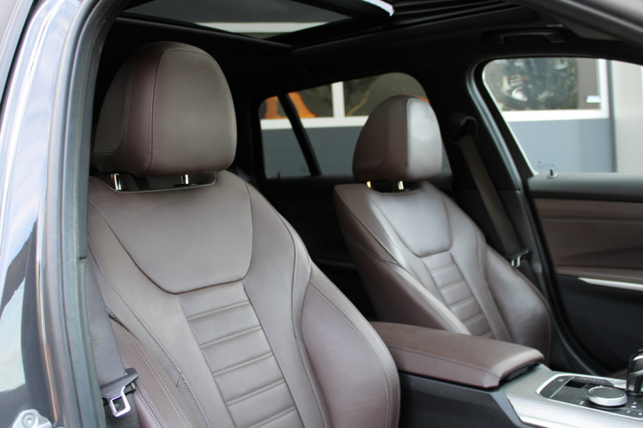BMW 3 Serie Touring 330i | M340i Look | Pano | Apple Carplay | Sfeerverlichting | LED | Stoelverwarming