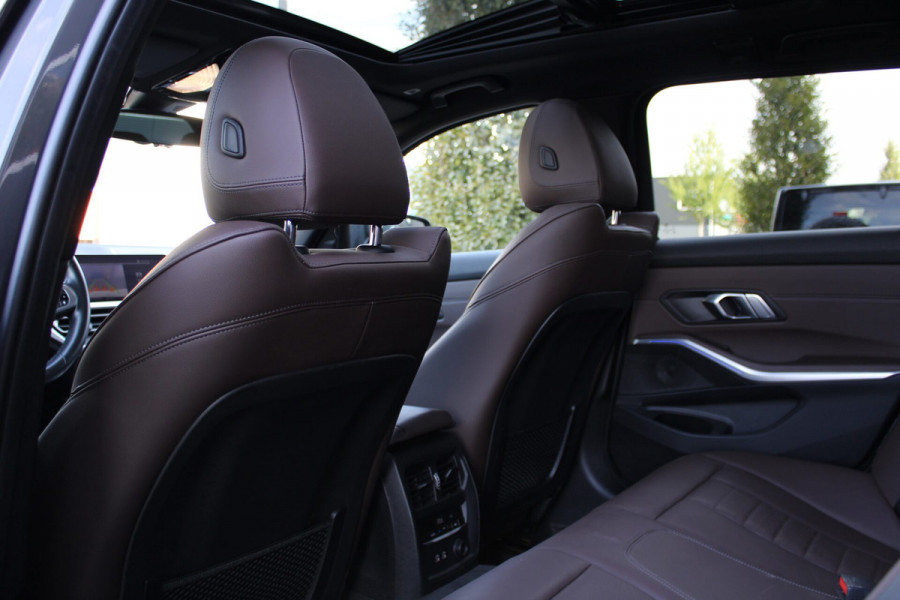 BMW 3 Serie Touring 330i | M340i Look | Pano | Apple Carplay | Sfeerverlichting | LED | Stoelverwarming