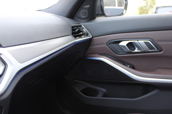 BMW 3 Serie Touring 330i | M340i Look | Pano | Apple Carplay | Sfeerverlichting | LED | Stoelverwarming