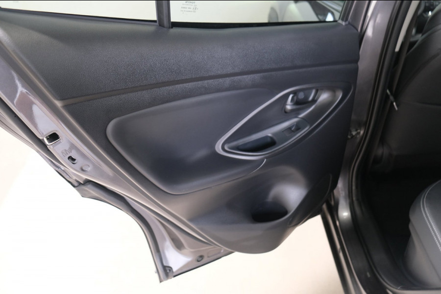 Toyota Yaris Cross 1.5 Hybrid 130 GR SPORT - Airco, Cruise, Virtual display, Camera, Stoel/stuur verwarming, PDC, Navi.
