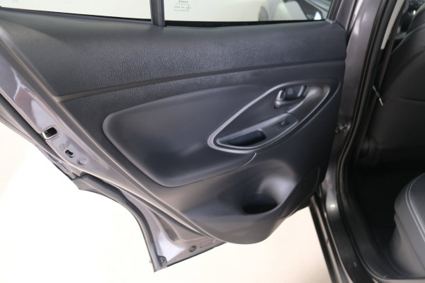 Toyota Yaris Cross 1.5 Hybrid 130 GR SPORT - Airco, Cruise, Virtual display, Camera, Stoel/stuur verwarming, PDC, Navi.