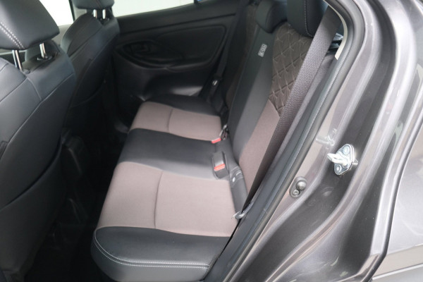 Toyota Yaris Cross 1.5 Hybrid 130 GR SPORT - Airco, Cruise, Virtual display, Camera, Stoel/stuur verwarming, PDC, Navi.