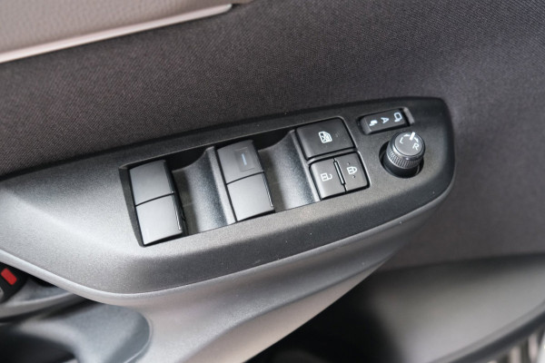 Toyota Yaris Cross 1.5 Hybrid 130 GR SPORT - Airco, Cruise, Virtual display, Camera, Stoel/stuur verwarming, PDC, Navi.