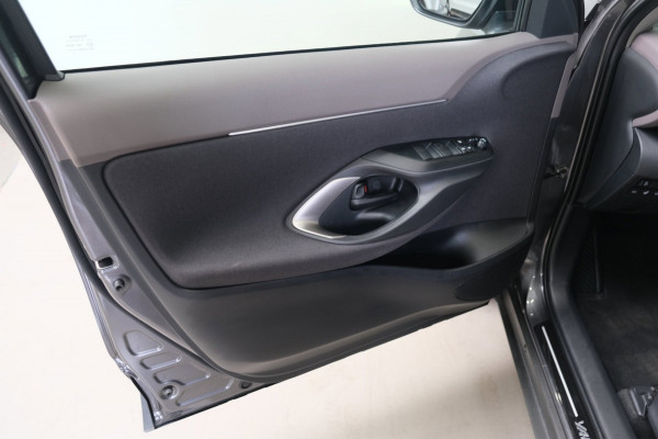 Toyota Yaris Cross 1.5 Hybrid 130 GR SPORT - Airco, Cruise, Virtual display, Camera, Stoel/stuur verwarming, PDC, Navi.