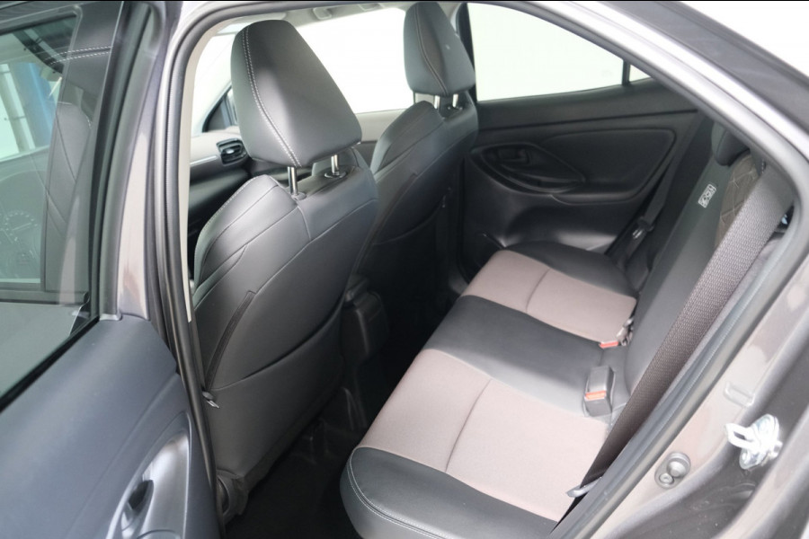 Toyota Yaris Cross 1.5 Hybrid 130 GR SPORT - Airco, Cruise, Virtual display, Camera, Stoel/stuur verwarming, PDC, Navi.
