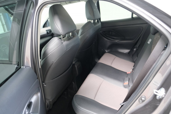 Toyota Yaris Cross 1.5 Hybrid 130 GR SPORT - Airco, Cruise, Virtual display, Camera, Stoel/stuur verwarming, PDC, Navi.