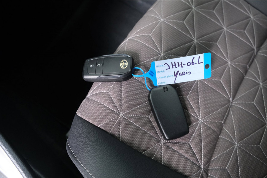 Toyota Yaris Cross 1.5 Hybrid 130 GR SPORT - Airco, Cruise, Virtual display, Camera, Stoel/stuur verwarming, PDC, Navi.