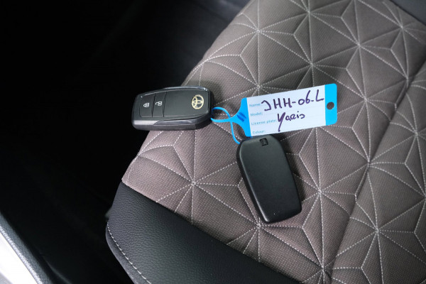 Toyota Yaris Cross 1.5 Hybrid 130 GR SPORT - Airco, Cruise, Virtual display, Camera, Stoel/stuur verwarming, PDC, Navi.