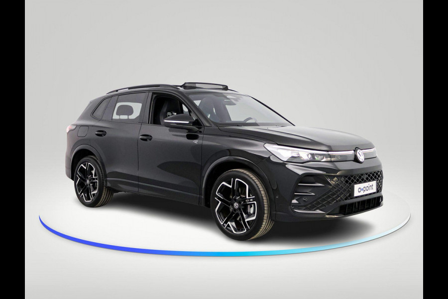 Volkswagen Tiguan 1.5 eHybrid R-Line Edition 272 pk Automaat (DSG) | Verlengde garantie | Navigatie | Panorama dak | Trekhaak (wegklapbaar) | Achteruitrijcamera (park assist) | Rondomzicht camera | Black-Style pakket | R-Line |