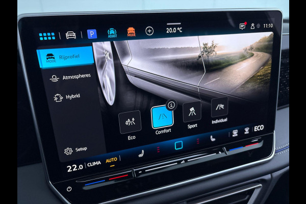Volkswagen Tiguan 1.5 eHybrid R-Line Edition 272 pk Automaat (DSG) | Verlengde garantie | Navigatie | Panorama dak | Trekhaak (wegklapbaar) | Achteruitrijcamera (park assist) | Rondomzicht camera | Black-Style pakket | R-Line |