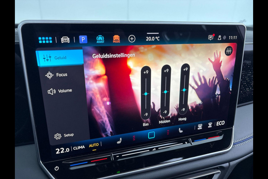 Volkswagen Tiguan 1.5 eHybrid R-Line Edition 272 pk Automaat (DSG) | Verlengde garantie | Navigatie | Panorama dak | Trekhaak (wegklapbaar) | Achteruitrijcamera (park assist) | Rondomzicht camera | Black-Style pakket | R-Line |