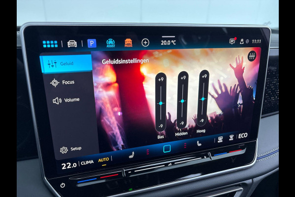 Volkswagen Tiguan 1.5 eHybrid R-Line Edition 272 pk Automaat (DSG) | Verlengde garantie | Navigatie | Panorama dak | Trekhaak (wegklapbaar) | Achteruitrijcamera (park assist) | Rondomzicht camera | Black-Style pakket | R-Line |