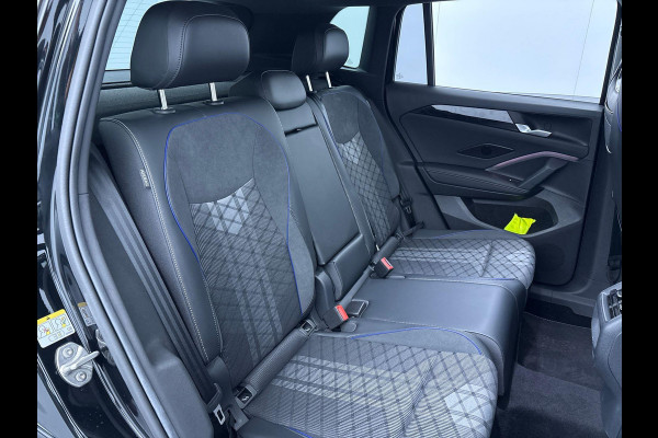 Volkswagen Tiguan 1.5 eHybrid R-Line Edition 272 pk Automaat (DSG) | Verlengde garantie | Navigatie | Panorama dak | Trekhaak (wegklapbaar) | Achteruitrijcamera (park assist) | Rondomzicht camera | Black-Style pakket | R-Line |