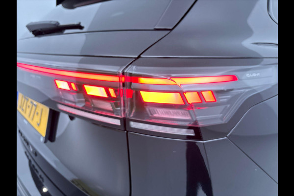 Volkswagen Tiguan 1.5 eHybrid R-Line Edition 272 pk Automaat (DSG) | Verlengde garantie | Navigatie | Panorama dak | Trekhaak (wegklapbaar) | Achteruitrijcamera (park assist) | Rondomzicht camera | Black-Style pakket | R-Line |