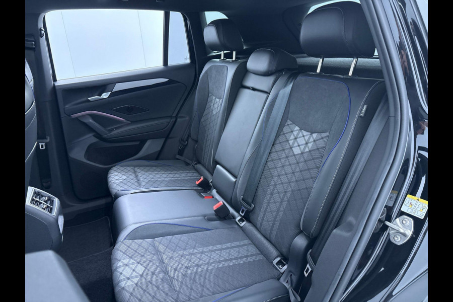 Volkswagen Tiguan 1.5 eHybrid R-Line Edition 272 pk Automaat (DSG) | Verlengde garantie | Navigatie | Panorama dak | Trekhaak (wegklapbaar) | Achteruitrijcamera (park assist) | Rondomzicht camera | Black-Style pakket | R-Line |