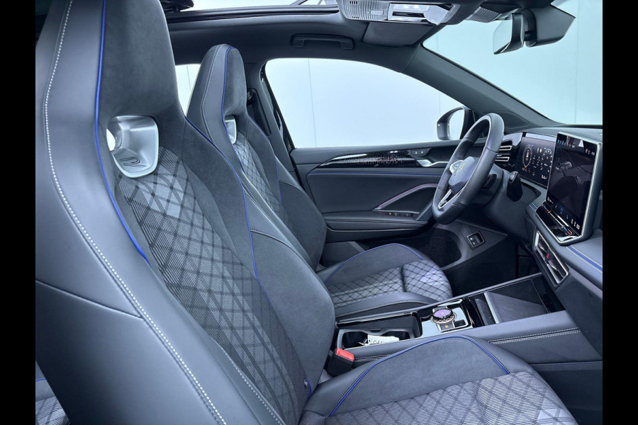 Volkswagen Tiguan 1.5 eHybrid R-Line Edition 272 pk Automaat (DSG) | Verlengde garantie | Navigatie | Panorama dak | Trekhaak (wegklapbaar) | Achteruitrijcamera (park assist) | Rondomzicht camera | Black-Style pakket | R-Line |