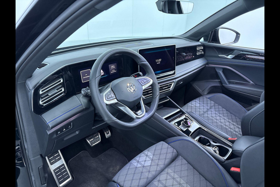 Volkswagen Tiguan 1.5 eHybrid R-Line Edition 272 pk Automaat (DSG) | Verlengde garantie | Navigatie | Panorama dak | Trekhaak (wegklapbaar) | Achteruitrijcamera (park assist) | Rondomzicht camera | Black-Style pakket | R-Line |