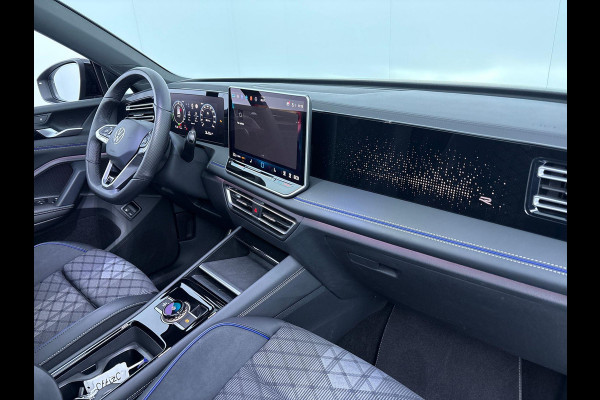 Volkswagen Tiguan 1.5 eHybrid R-Line Edition 272 pk Automaat (DSG) | Verlengde garantie | Navigatie | Panorama dak | Trekhaak (wegklapbaar) | Achteruitrijcamera (park assist) | Rondomzicht camera | Black-Style pakket | R-Line |