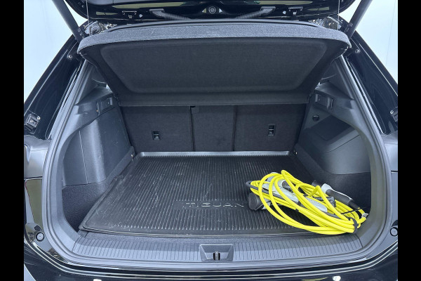 Volkswagen Tiguan 1.5 eHybrid R-Line Edition 272 pk Automaat (DSG) | Verlengde garantie | Navigatie | Panorama dak | Trekhaak (wegklapbaar) | Achteruitrijcamera (park assist) | Rondomzicht camera | Black-Style pakket | R-Line |