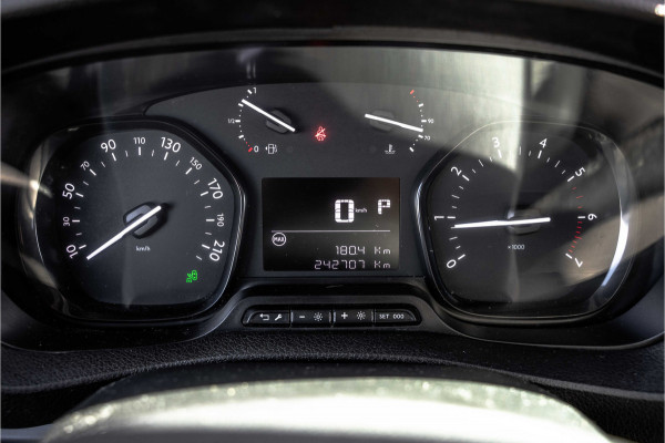 Citroën Jumpy 2.0 BlueHDi 177PK | DC 5-Zits | Marge | Automaat | Camera | Carplay | Cruise | PDC | Zijschuifdeur L+R | Climatronic | Trekhaak