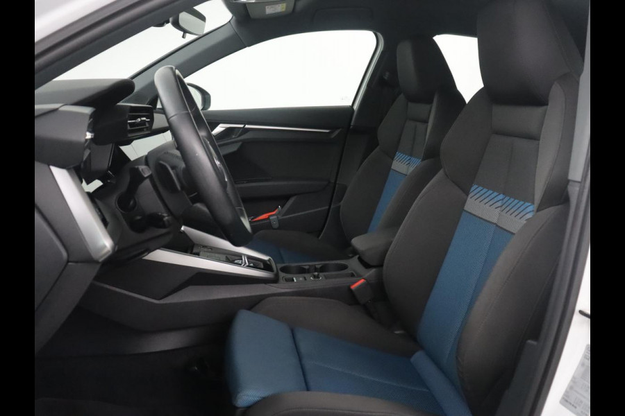 Audi A3 Limousine 35 TFSI S edition | Camera | Park assist | Carplay | Virtual Dashboard | Climate control | Full LED | Cruise control |
