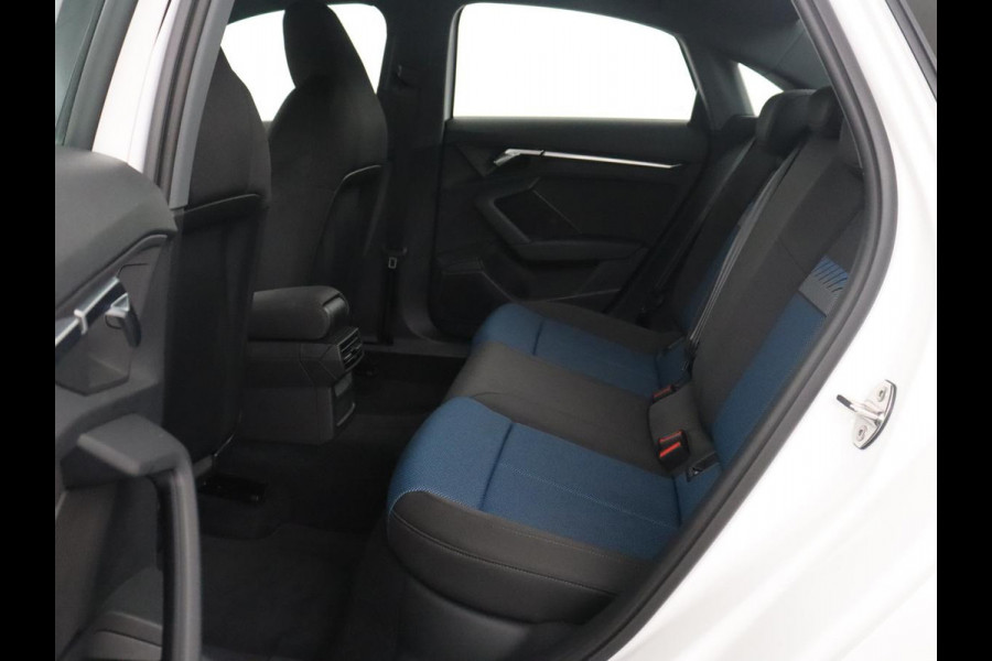 Audi A3 Limousine 35 TFSI S edition | Camera | Park assist | Carplay | Virtual Dashboard | Climate control | Full LED | Cruise control |