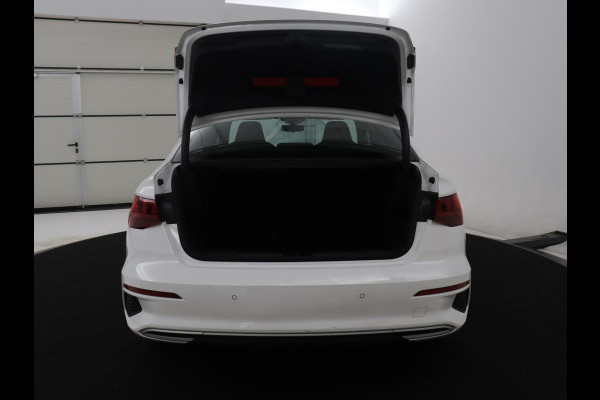 Audi A3 Limousine 35 TFSI S edition | Camera | Park assist | Carplay | Virtual Dashboard | Climate control | Full LED | Cruise control |