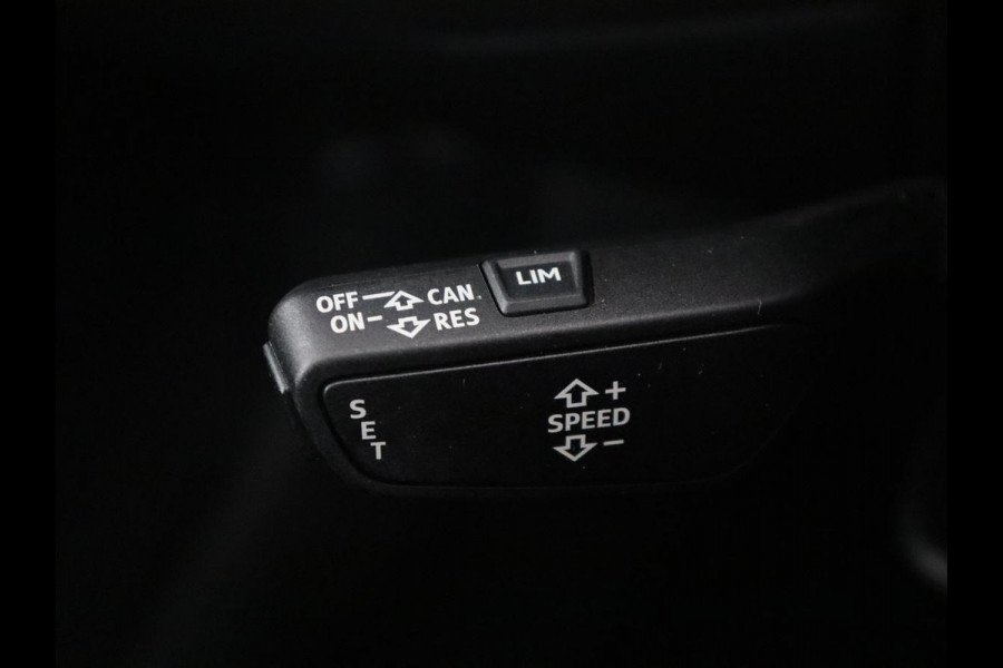 Audi A3 Limousine 35 TFSI S edition | Camera | Park assist | Carplay | Virtual Dashboard | Climate control | Full LED | Cruise control |