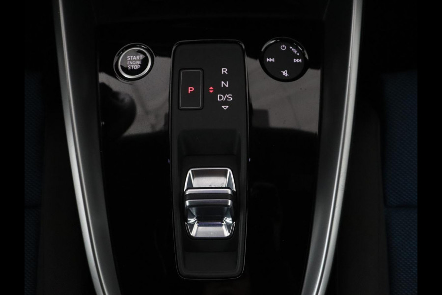 Audi A3 Limousine 35 TFSI S edition | Camera | Park assist | Carplay | Virtual Dashboard | Climate control | Full LED | Cruise control |