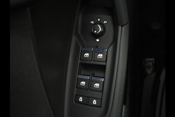 Audi A3 Limousine 35 TFSI S edition | Camera | Park assist | Carplay | Virtual Dashboard | Climate control | Full LED | Cruise control |