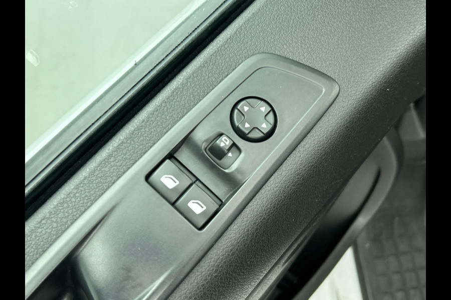 Opel Vivaro 2.0 145pk L3 Automaat Airco Cruise Control Navigatie Trekhaak