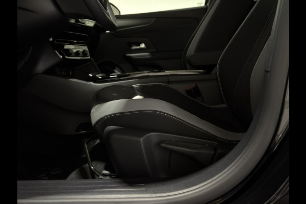 Opel Mokka-e GS Line 50-kWh 11kw bl. | ACC | Keyless | Stoelen & stuur verwarmd | Matrix Intellilux | Privacy