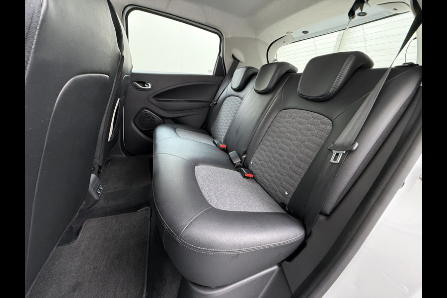 Renault ZOE 52kWh SOH 90% Eigen Accu Warmtepomp Navi Camera Stoel+Stuurverwarming Apple Carplay/Android Auto Bluetooth Ecc Pdc R135 Intens Cruise Control Led Lmv Isofix Lane Assist Regen+Lichtsensor Keyless Origineel Nederlandse Auto