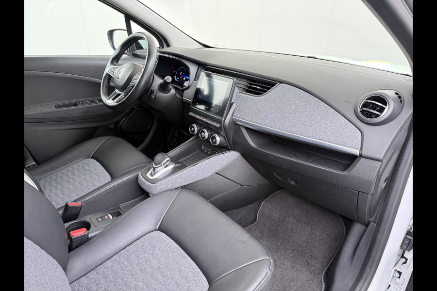 Renault ZOE 52kWh SOH 90% Eigen Accu Warmtepomp Navi Camera Stoel+Stuurverwarming Apple Carplay/Android Auto Bluetooth Ecc Pdc R135 Intens Cruise Control Led Lmv Isofix Lane Assist Regen+Lichtsensor Keyless Origineel Nederlandse Auto