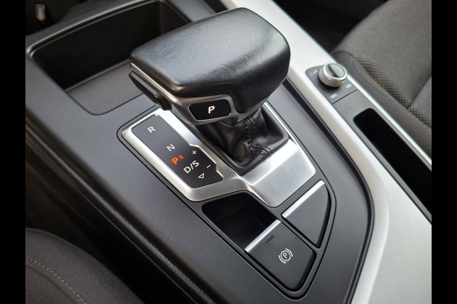 Audi A4 Avant 35 TFSI * AUTOMAAT * Black Pakket * Navigatiesysteem * Stoelverwarming * 56.000KM! * ZEER Netjes! *