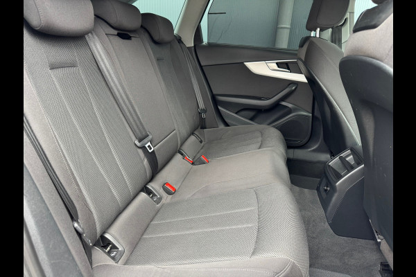 Audi A4 Avant 35 TFSI * AUTOMAAT * Black Pakket * Navigatiesysteem * Stoelverwarming * 56.000KM! * ZEER Netjes! *