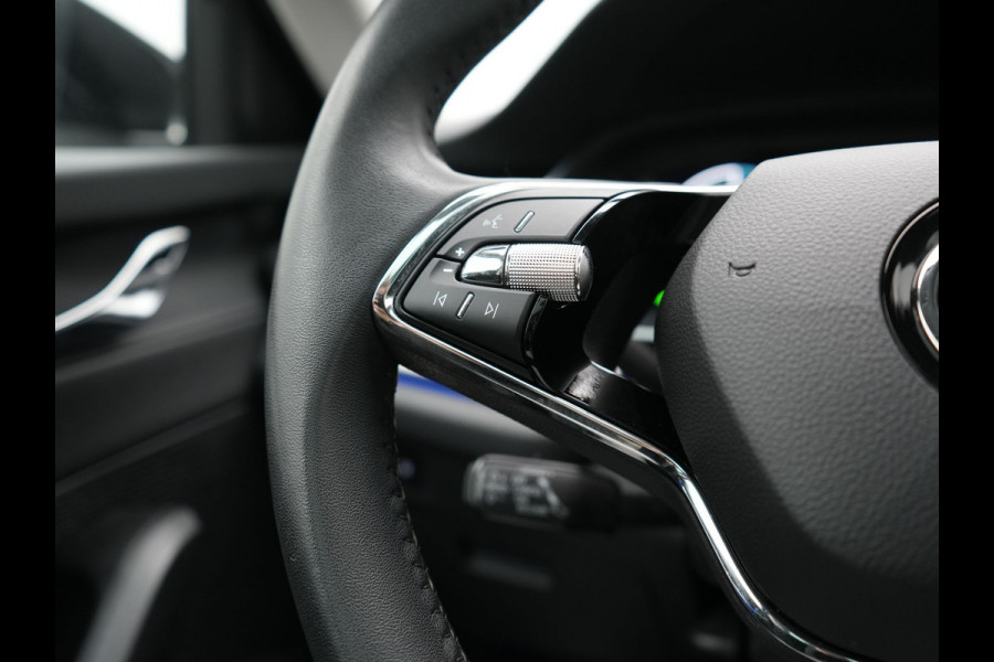 Škoda Octavia Combi 1.4 TSI iV PHEV Business Edition 204pk Dealer O.H. | Panodak | Adaptive Cruise | Voorstoelen Verwarmd | Crystal LED | Keyless | Apple Carplay | Sfeerverlichting | Navigatie | DAB | Plug In Hybrid |
