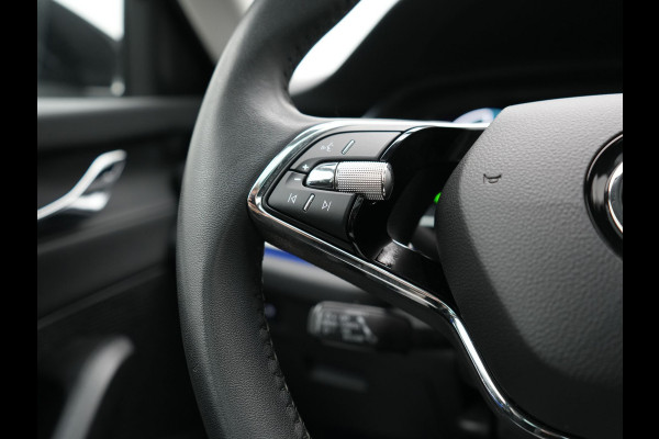 Škoda Octavia Combi 1.4 TSI iV PHEV Business Edition 204pk Dealer O.H. | Panodak | Adaptive Cruise | Voorstoelen Verwarmd | Crystal LED | Keyless | Apple Carplay | Sfeerverlichting | Navigatie | DAB | Plug In Hybrid |