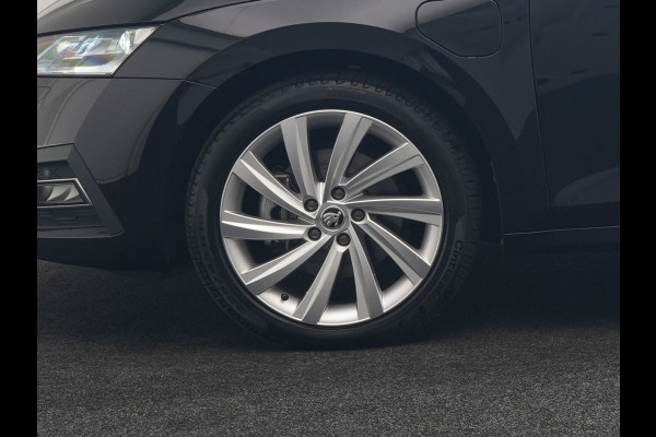 Škoda Octavia Combi 1.4 TSI iV PHEV Business Edition 204pk Dealer O.H. | Panodak | Adaptive Cruise | Voorstoelen Verwarmd | Crystal LED | Keyless | Apple Carplay | Sfeerverlichting | Navigatie | DAB | Plug In Hybrid |