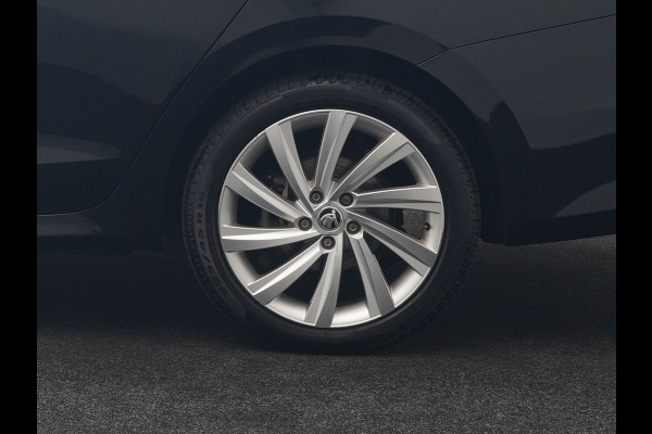 Škoda Octavia Combi 1.4 TSI iV PHEV Business Edition 204pk Dealer O.H. | Panodak | Adaptive Cruise | Voorstoelen Verwarmd | Crystal LED | Keyless | Apple Carplay | Sfeerverlichting | Navigatie | DAB | Plug In Hybrid |