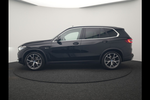 BMW X5 xDrive45e High Executive PHEV 395pk Dealer O.H. | Active Steering | Trekhaak Af Fabriek | Panodak | Luchtvering | Head Up | Adaptive Cruise | 360 Camera | Laser LED | Nappa Lederen Comfortstoelen Memory & Verwarmd | Adaptief Onderstel | Keyless | Sfeerverlichting | Apple Carplay | 21"L.M | Plug In Hybrid |