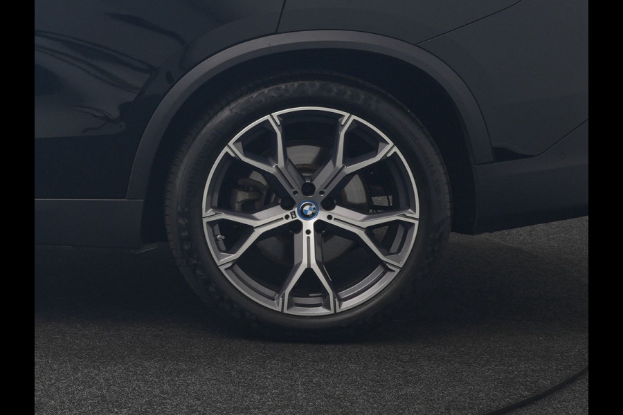 BMW X5 xDrive45e High Executive PHEV 395pk Dealer O.H. | Active Steering | Trekhaak Af Fabriek | Panodak | Luchtvering | Head Up | Adaptive Cruise | 360 Camera | Laser LED | Nappa Lederen Comfortstoelen Memory & Verwarmd | Adaptief Onderstel | Keyless | Sfeerverlichting | Apple Carplay | 21"L.M | Plug In Hybrid |